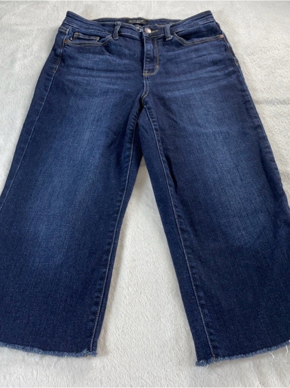 Judy Blue Medium Wash Wide Leg Cropped Raw Hem Jeans